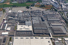 Usine BMW 2.40 à le quartier Höfen in Dingolfing dans le département Bavière, Allemagne hors des airs