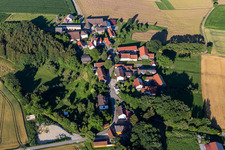 Vue aérienne de Église Sainte-Madeleine de Graflkofen à le quartier Hof in Mamming dans le département Bavière, Allemagne