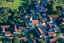 Vue aérienne de Église paroissiale Saint-Jean-Baptiste à Ruhstorf à le quartier Ruhstorf in Simbach dans le département Bavière, Allemagne