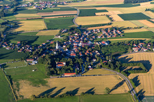 Vue aérienne de Quartier Mariakirchen in Arnstorf dans le département Bavière, Allemagne
