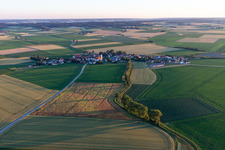 Vue aérienne de Quartier Kirchdorf bei Osterhofen in Osterhofen dans le département Bavière, Allemagne