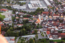 Vue aérienne de Église paroissiale de l'Assomption de Marie à Pilsting dans le département Bavière, Allemagne