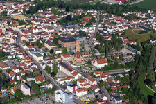 Vue aérienne de Église paroissiale de l'Assomption de Marie à Vilsbiburg dans le département Bavière, Allemagne