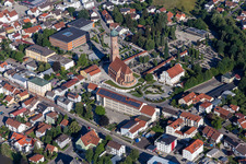 Vue aérienne de Église paroissiale de l'Assomption de Marie à Vilsbiburg dans le département Bavière, Allemagne