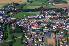 Vue aérienne de Saint-Martin à Geisenhausen dans le département Bavière, Allemagne