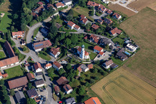 Vue aérienne de Église paroissiale Saint-Étienne de Weihenstephan à le quartier Weihenstephan in Hohenthann dans le département Bavière, Allemagne