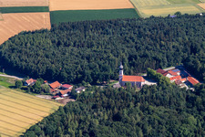 Photographie aérienne de Église de pèlerinage de la Sainte Trinité - Moosthenning à le quartier Rimbach in Moosthenning dans le département Bavière, Allemagne
