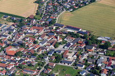 Vue aérienne de Église paroissiale Saint-Martin à Dornwang à le quartier Dornwang in Moosthenning dans le département Bavière, Allemagne