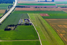 Aéroport Dingolfing à le quartier Höll in Dingolfing dans le département Bavière, Allemagne depuis l'avion