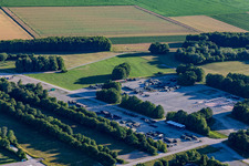 Vue aérienne de Caserne de Gäuboden avec aérodrome Feldkirchen-Mitterharthausen à le quartier Mitterharthausen in Feldkirchen dans le département Bavière, Allemagne