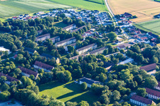 Vue oblique de Caserne de Gäuboden avec aérodrome Feldkirchen-Mitterharthausen à le quartier Mitterharthausen in Feldkirchen dans le département Bavière, Allemagne