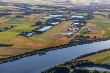Vue aérienne de Aéroport de Straubing-Wallmühle à Atting dans le département Bavière, Allemagne