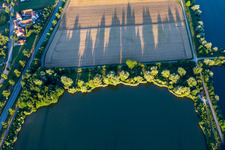 Vue aérienne de Étangs à poissons sur le Geslinger Mühlbach à le quartier Geisling in Pfatter dans le département Bavière, Allemagne