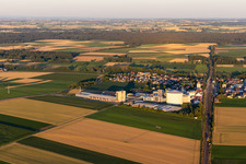 Vue aérienne de Zone commerciale de Südstärke à Sünching dans le département Bavière, Allemagne