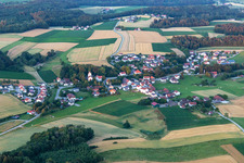 Vue aérienne de Quartier Tunding in Mengkofen dans le département Bavière, Allemagne