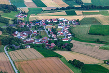 Vue aérienne de Quartier Forst in Moosthenning dans le département Bavière, Allemagne