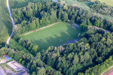 Vue aérienne de Terrain de football à Neupotz dans le département Rhénanie-Palatinat, Allemagne