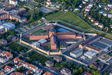 Vue aérienne de Établissement correctionnel Bruchsal à Bruchsal dans le département Bade-Wurtemberg, Allemagne