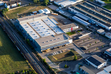 Vue aérienne de Zone industrielle Siemensstraße avec Hartmann & König Stromzuführungs AG et Tombor GmbH à le quartier Neudorf in Graben-Neudorf dans le département Bade-Wurtemberg, Allemagne