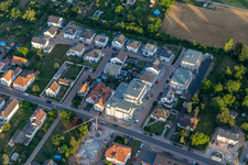 Vue aérienne de Neustadter Straße à Lingenfeld dans le département Rhénanie-Palatinat, Allemagne