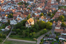 Vue aérienne de Saint-Barthélemy à Zeiskam dans le département Rhénanie-Palatinat, Allemagne