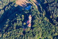 Château de Berwartstein à Erlenbach bei Dahn dans le département Rhénanie-Palatinat, Allemagne vue du ciel