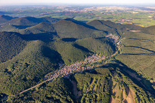 Vue oblique de Waldrohrbach dans le département Rhénanie-Palatinat, Allemagne