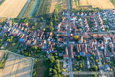 Enregistrement par drone de Erlenbach bei Kandel dans le département Rhénanie-Palatinat, Allemagne
