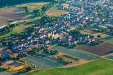 Freisbach dans le département Rhénanie-Palatinat, Allemagne vu d'un drone