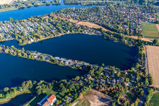 Vue aérienne de Zone de loisirs Blue Adriatic, étang aux cygnes à Altrip dans le département Rhénanie-Palatinat, Allemagne