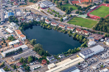 Vue aérienne de Lac de la Forêt à Forst dans le département Bade-Wurtemberg, Allemagne