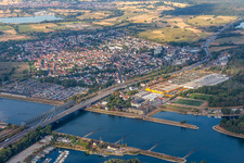 Vue aérienne de Ponts sur le Rhin et Centre Maximilien Maximiliansau à le quartier Maximiliansau in Wörth am Rhein dans le département Rhénanie-Palatinat, Allemagne