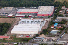 Vue aérienne de Nouveau bâtiment Centre logistique de Hornbach Essingen à le quartier Dreihof in Essingen dans le département Rhénanie-Palatinat, Allemagne