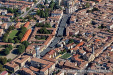 Vue aérienne de Marché Coperto, Via Giuseppe Verdi à Crema dans le département Cremona, Italie