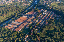 Vue aérienne de Centrale hydroélectrique centrale de Crespi d'Adda à Capriate San Gervasio dans le département Bergamo, Italie