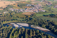 Vue aérienne de Banc de sable sur l'Adda à Comazzo dans le département Lodi, Italie