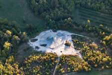 Salse di Nirano Réserve naturelle Salse di Nirano à Fiorano Modenese dans le département Modena, Italie vue d'en haut