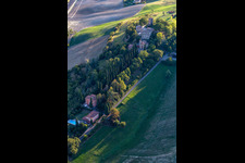 Vue aérienne de Château de Nirano, Villa Nirano à le quartier Nirano in Fiorano Modenese dans le département Modena, Italie
