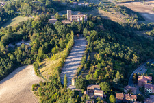 Photographie aérienne de Château de Montegibbio Château de Montegibbio à Sassuolo dans le département Modena, Italie