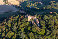 Château de Montegibbio Château de Montegibbio à le quartier Il Poggio in Sassuolo dans le département Modena, Italie d'en haut