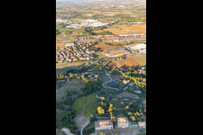 Vue aérienne de Scalo Ferroviario Dinazzano PO à le quartier Veggia-Villalunga in Casalgrande dans le département Reggio Emilia, Italie
