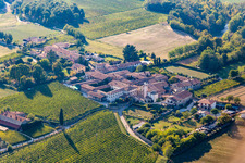 Vue aérienne de Quartier Cantrina in Bedizzole dans le département Brescia, Italie