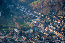 Vue aérienne de Parc Kurpark, Thermes du Palatinat-Sud à Bad Bergzabern dans le département Rhénanie-Palatinat, Allemagne
