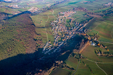 Quartier Pleisweiler in Pleisweiler-Oberhofen dans le département Rhénanie-Palatinat, Allemagne du point de vue du drone