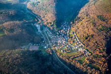Vue aérienne de Du sud-est à Waldhambach dans le département Rhénanie-Palatinat, Allemagne