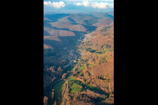 Vue aérienne de Vallée de Dernbach vue du sud à Dernbach dans le département Rhénanie-Palatinat, Allemagne