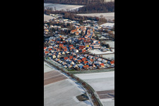 Vue aérienne de Sur le Preischberg en hiver avec de la neige à Hördt dans le département Rhénanie-Palatinat, Allemagne