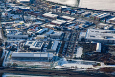 Vue aérienne de Zone industrielle en cours de nivellement en hiver avec de la neige à Rülzheim dans le département Rhénanie-Palatinat, Allemagne