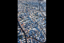 Vue aérienne de Hintere Grabengasse en hiver avec de la neige à Rülzheim dans le département Rhénanie-Palatinat, Allemagne