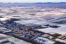 Vue aérienne de En hiver quand il y a de la neige à Herxheimweyher dans le département Rhénanie-Palatinat, Allemagne